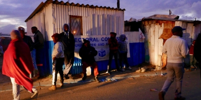 Voting early evening Khayelitsha, Cape Town