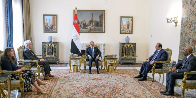 CIA Director William Burns (second from left), Egypt's President al-Sissi and head of Egyptian intelligence Abbas Kamel (second from right) in Cairo